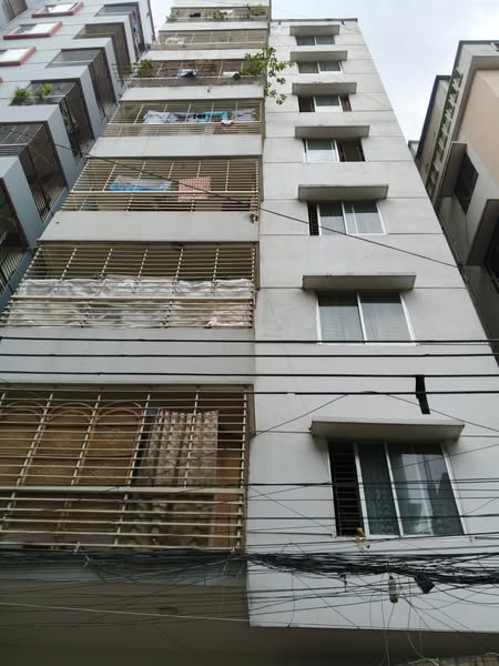 পশ্চিম আগারগাঁও : ৯০০ স্কয়ার ফিটের ব্যবহৃত ফ্ল্যাট