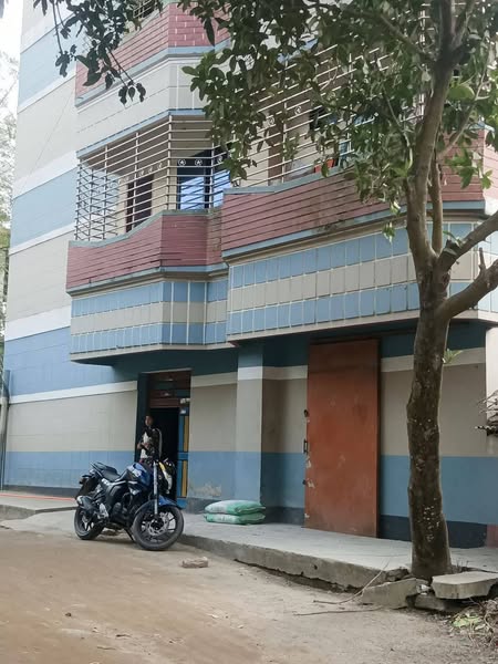 দিনাজপুর :  তিন তলা নতুন বিল্ডিং জমিসহ বিক্রয়