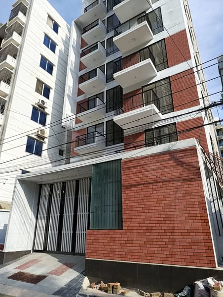 বসুন্ধরা আবাসিকে : ৪ কাঠার উপর নির্মিত ১৮১৫ স্কয়ার ফিটের নিউ ফ্ল্যাট বিক্রয়